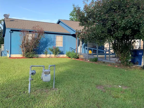 324 Persimmon Rd, Onalaska, TX 77360