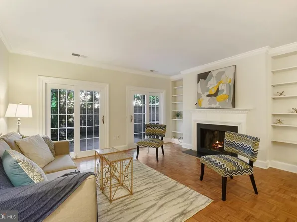 3279 Sutton Pl NW APT C, Washington, DC 20016