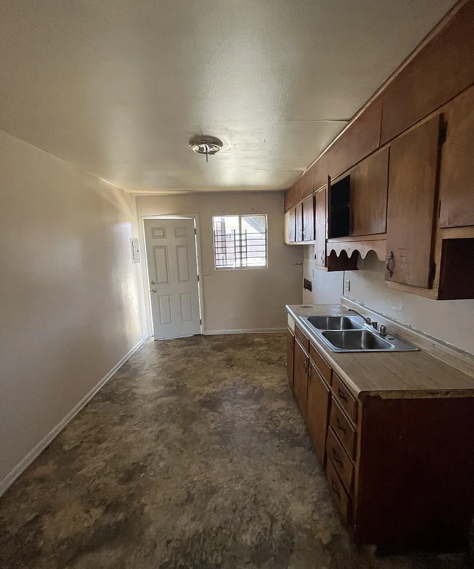 2 bed, 1.0 bath, $495 — Photo 3