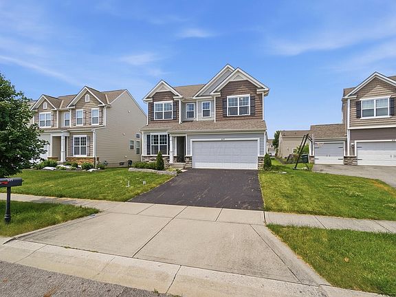 3rd image of 577 Carnaval Creek Dr