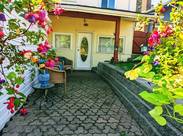7780 Cariboo Rd #2, Burnaby, BC V3N 4A3