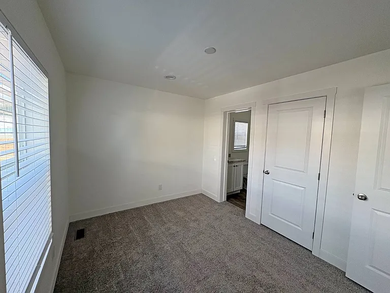1700 State St #20 — Photo 9