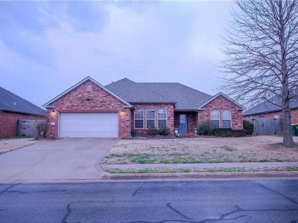 202 Dawn Dr, Centerton, AR 72719