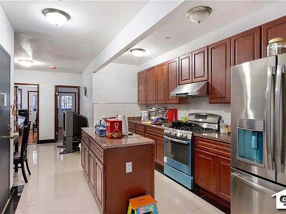3rd image of 731 58th St Floor 1