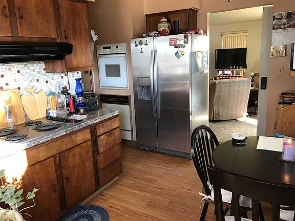2nd image of 4090 Etna St