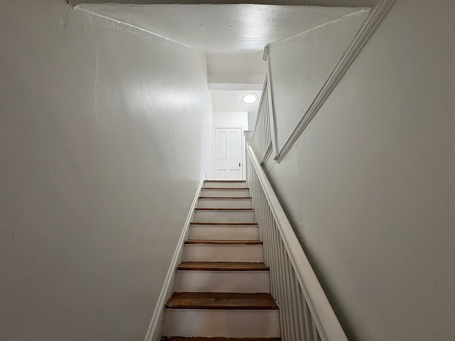 229 E Chestnut Apt 2 — Photo 4