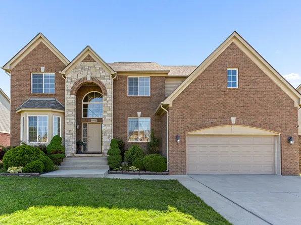 6960 Norway Dr, Troy, MI 48085