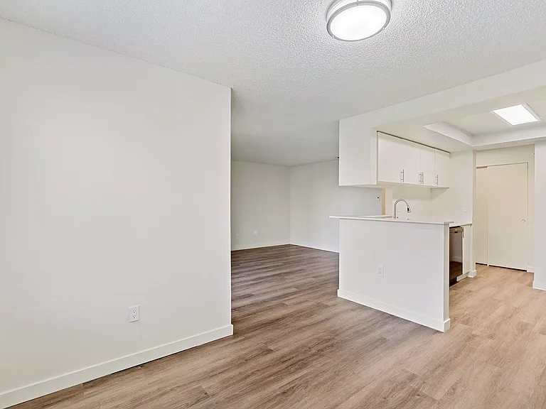 Pointe East — Photo 32