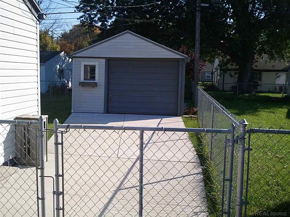 3rd image of 26414 Arlington St