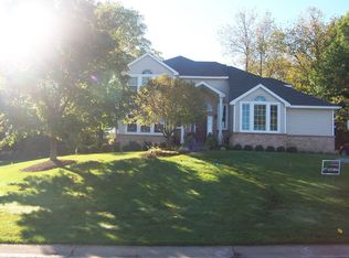 4250 Lake Stison Dr, White Lake, MI 48383