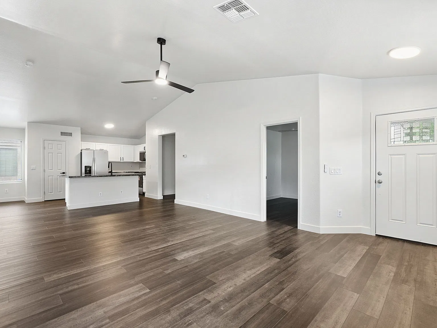 4 bed, 1521 sqft, $1,899 — Photo 3
