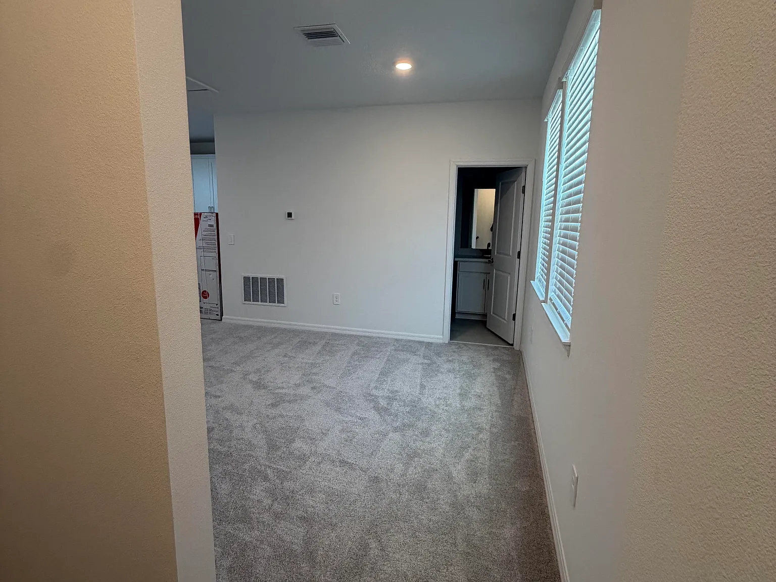 Studio, 528 sqft, $1,650 — Photo 2