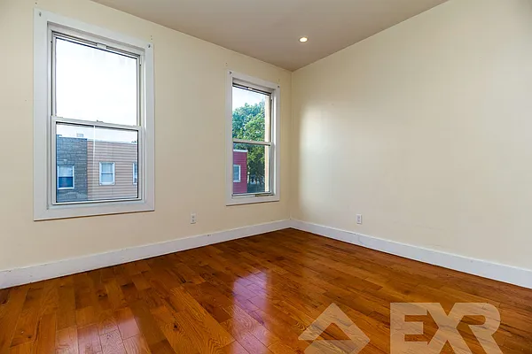 Rented by EXR | media 3