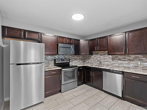 4th image of 2419 Normandy Rd