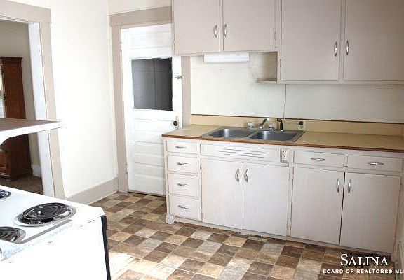 4th image of 1115 W Ash St