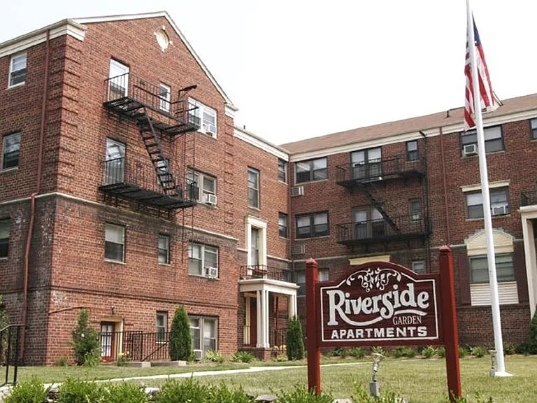 Riverside Estates Apartment Homes — Photo 8
