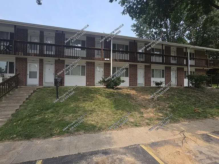 21 N Riley St — Photo 3