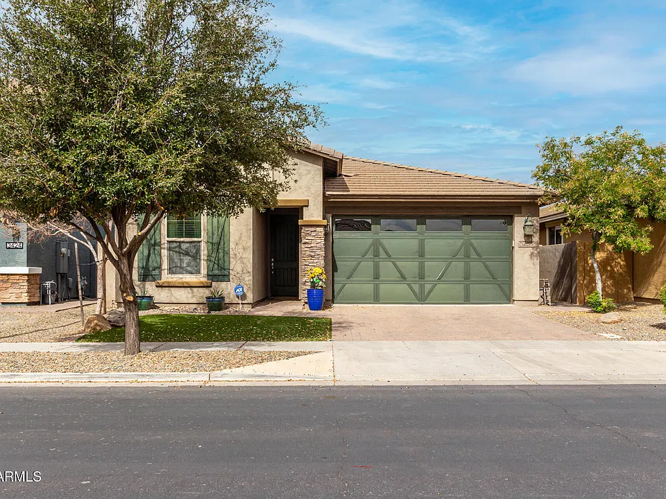 3432 E Alfalfa Dr