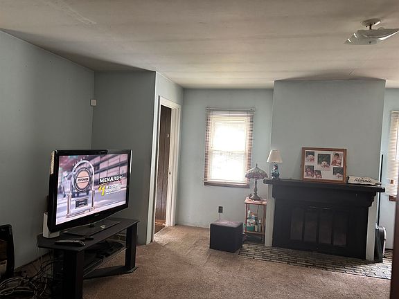 3rd image of 714 S Walnut Ave