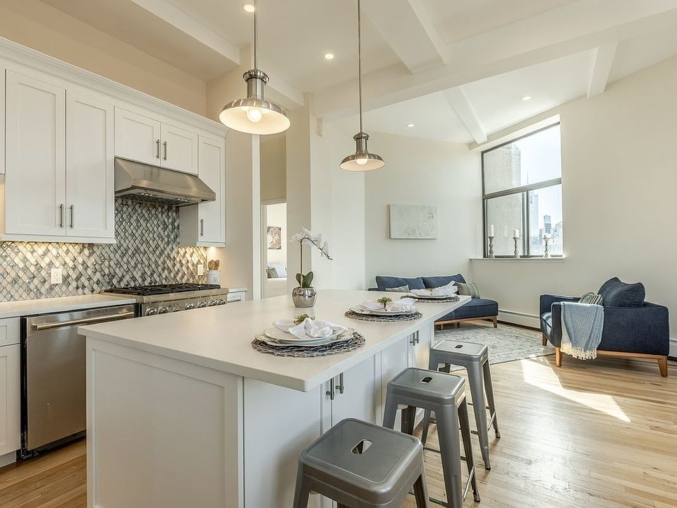1st image of 2 Cornelia St APT 806