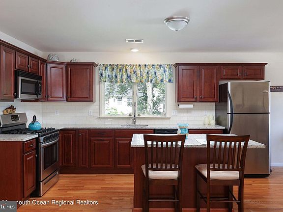 5th image of 38 Southwind Dr