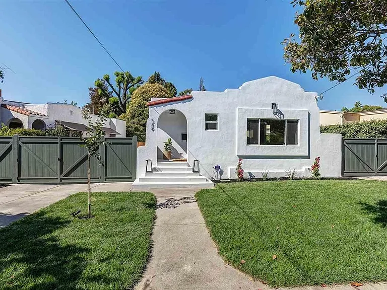 330 Broadmoor Blvd — Photo 23