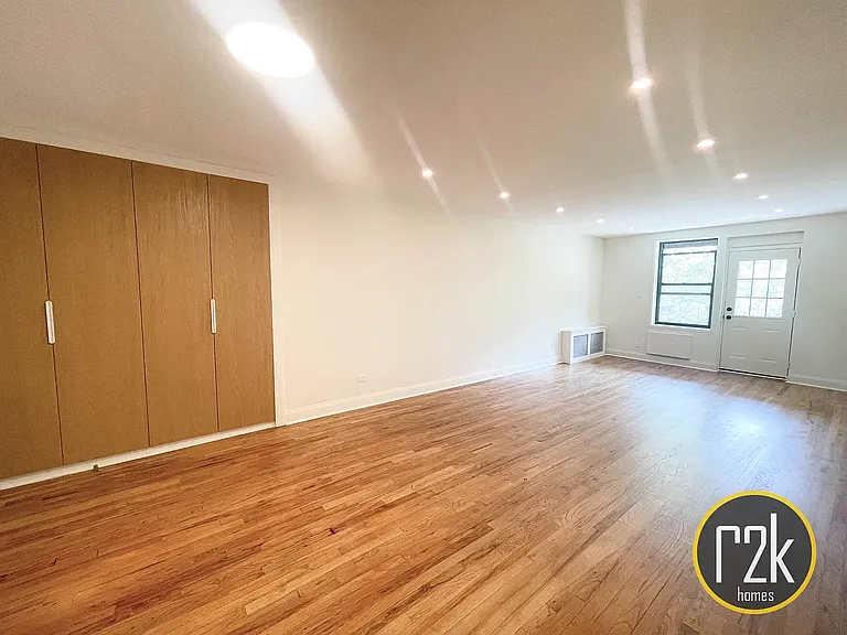 3825 Parsons Blvd #5L — Photo 4