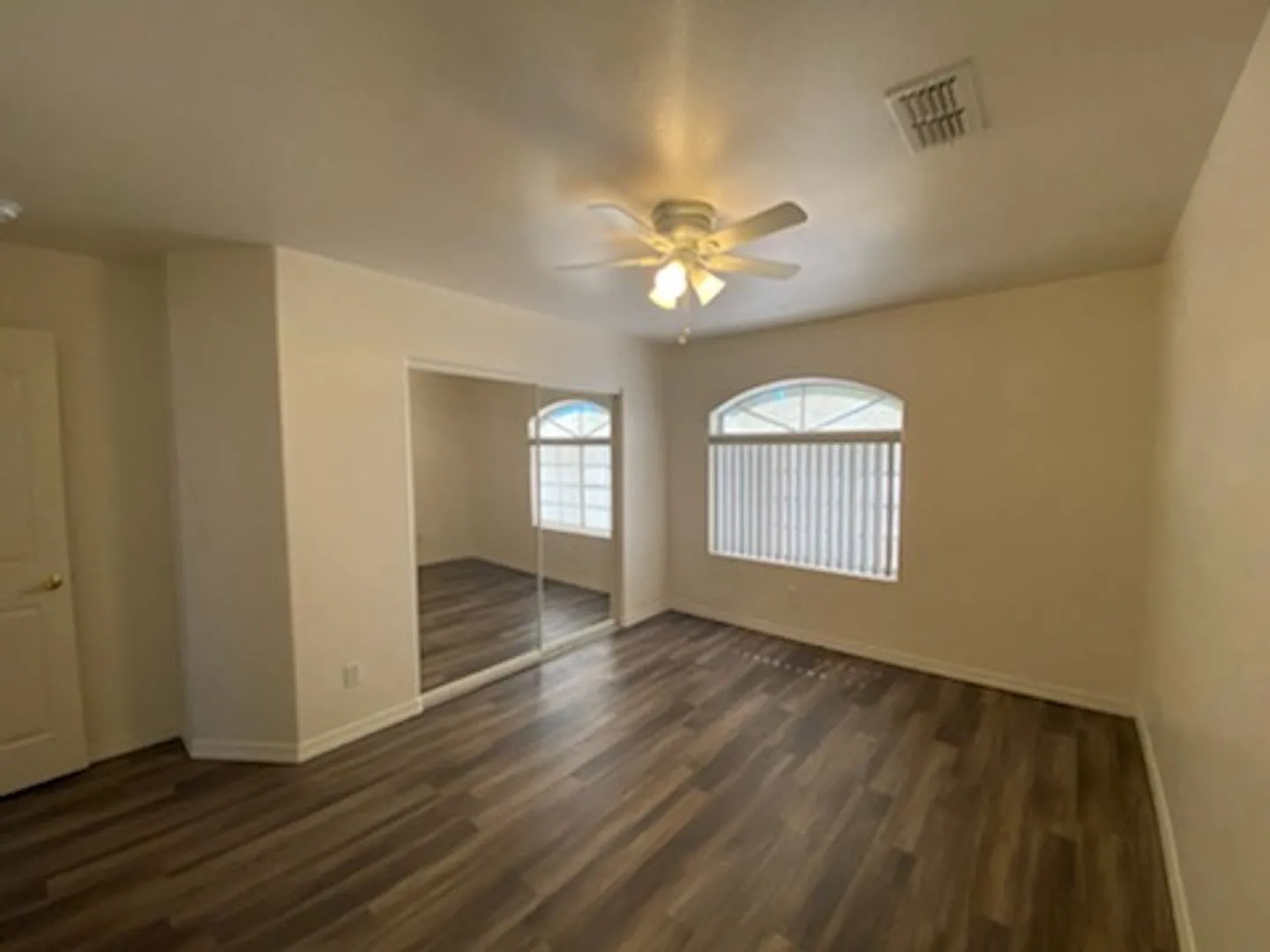 3 Bedroom 2 Bathroon Home — Photo 4