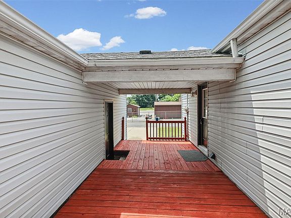 5th image of 202 Byrn St