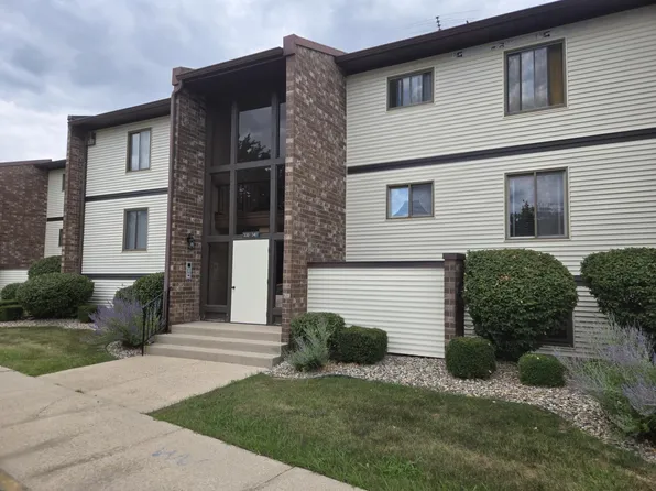 332 Summit Park Ct S, Crown Point, IN 46307