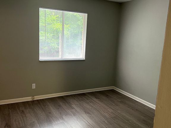 2nd image of 100 Orchard Hill Dr #203