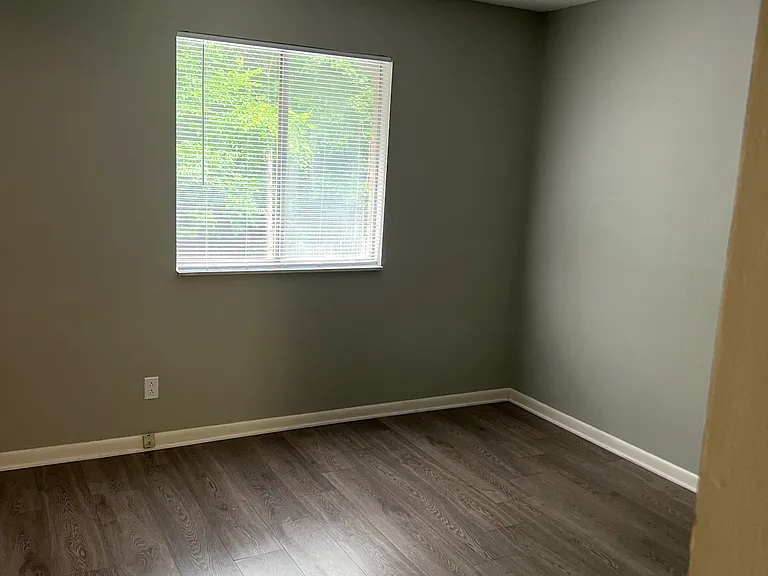 100 Orchard Hill Dr #203 — Photo 2