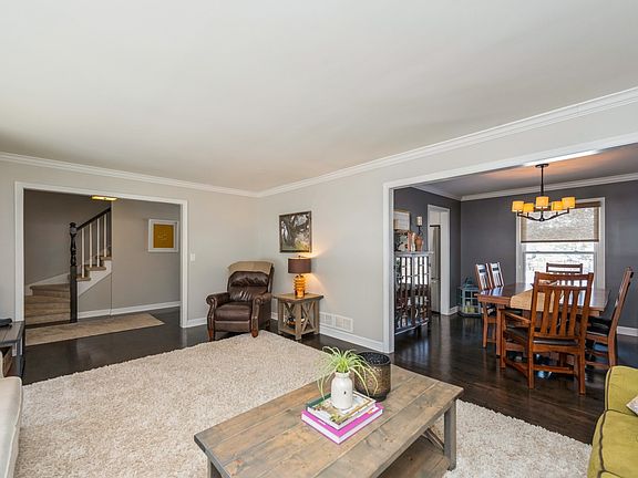2nd image of 1004 Wellington Ave
