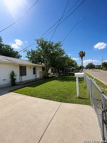 2 bed, 1.0 bath, 805 sqft, $1,100 — Photo 3