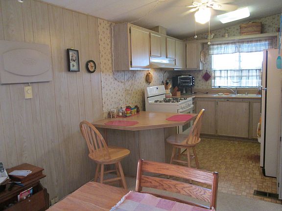 3rd image of 15500 Bubbling Wells Rd #6518510809