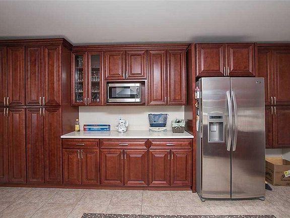 2nd image of 554 Elwood Rd