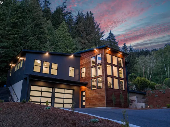 1192 Shon Station Way, Coos Bay, OR 97420