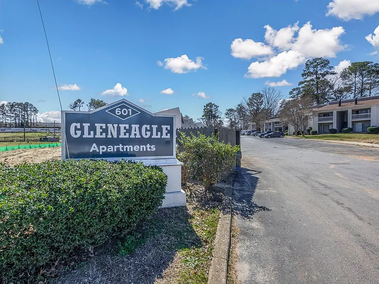 Gleneagle Apartment Homes — Photo 3