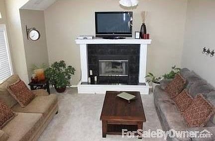 Great room w/fireplace