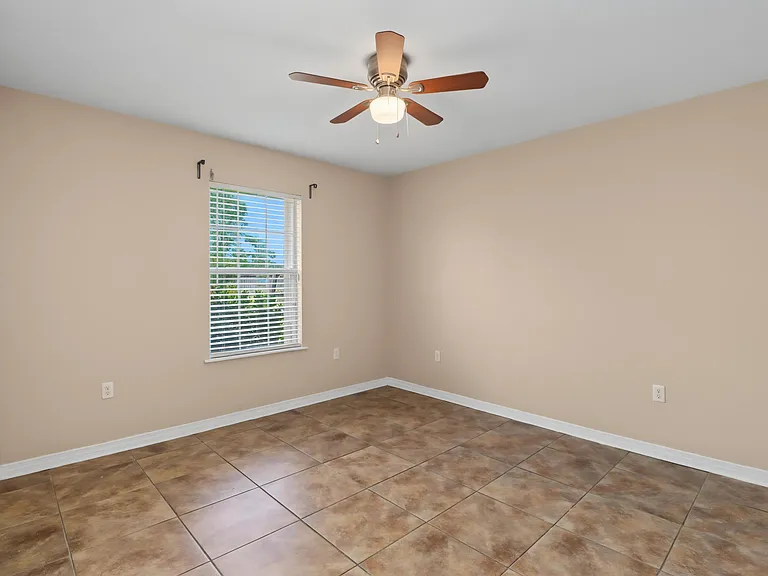 2 Fleetwood Dr — Photo 12