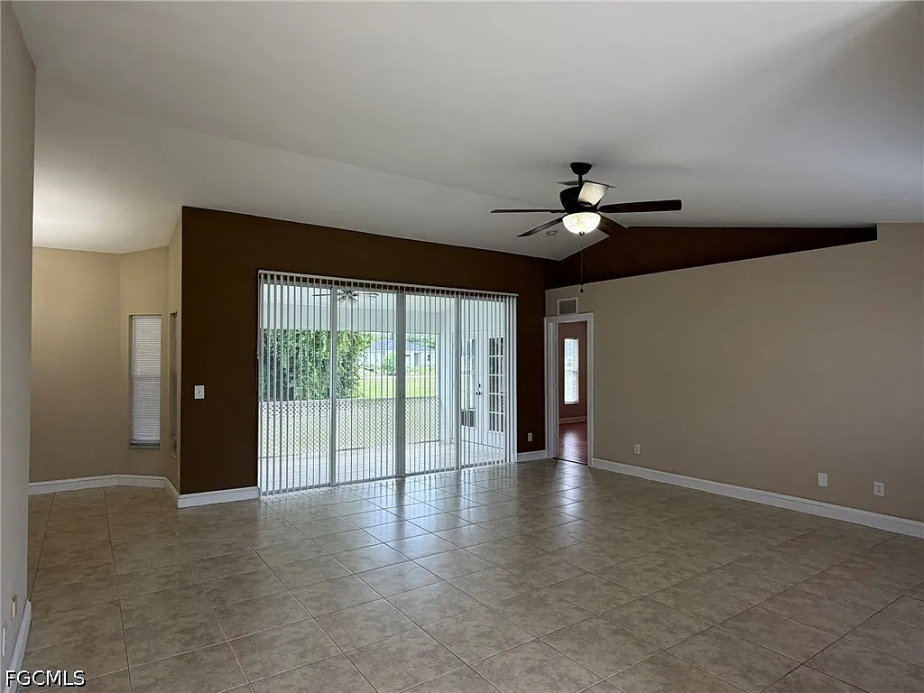 3 bed, 2.0 bath, 1695 sqft, $1,900 — Photo 3