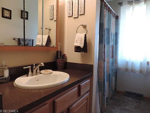 5th image of 6292 Surrey Dr