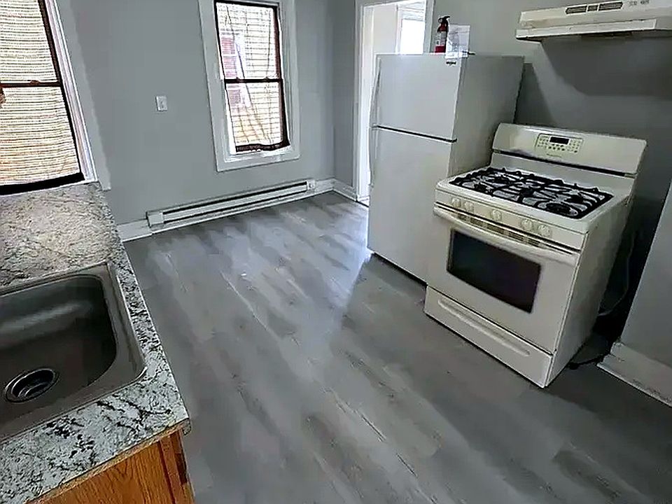 1st image of 76A2 Oak St #2