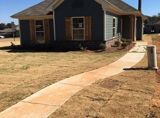 94 Charlton Pl, Deatsville, AL 36022