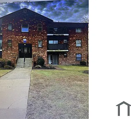 4 Dover Hall — Photo 1