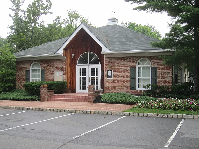 92 Versailles Ct — Photo 26