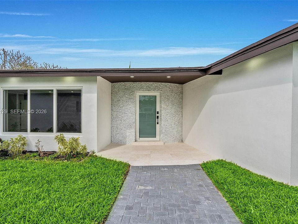 1st image of 719 SW 25th Ave