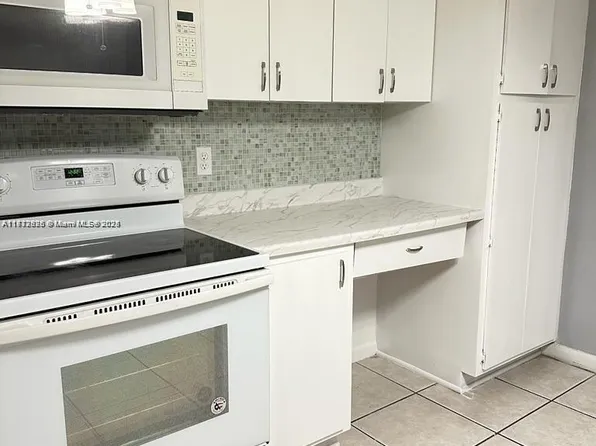 4524 SW 54th St APT 605, Dania Beach, FL 33314