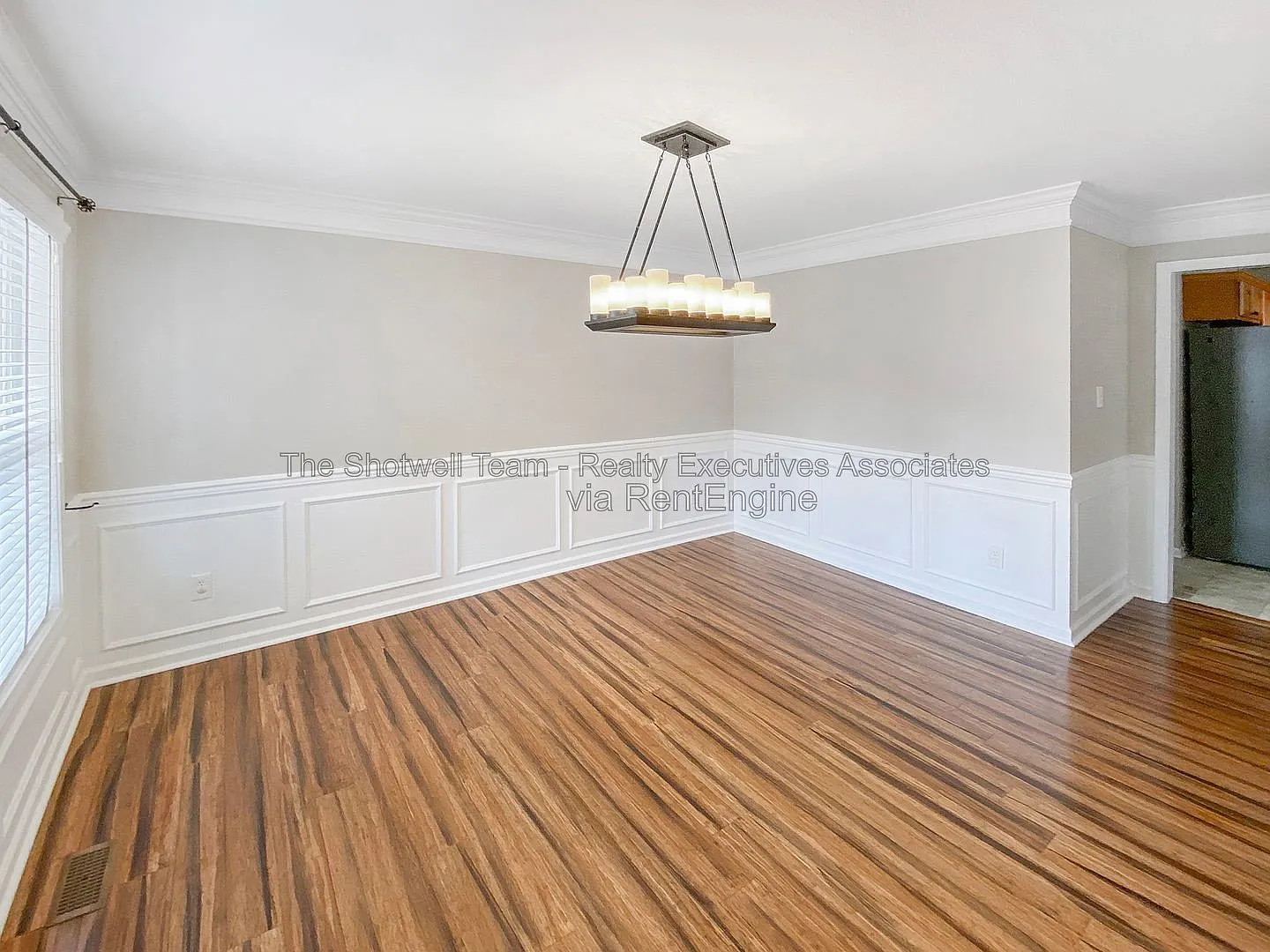 4 bed, 2.5 bath, 1948 sqft, $2,400 — Photo 4