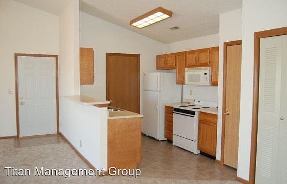 4th image of 80 Bridgewater Ct APT 04